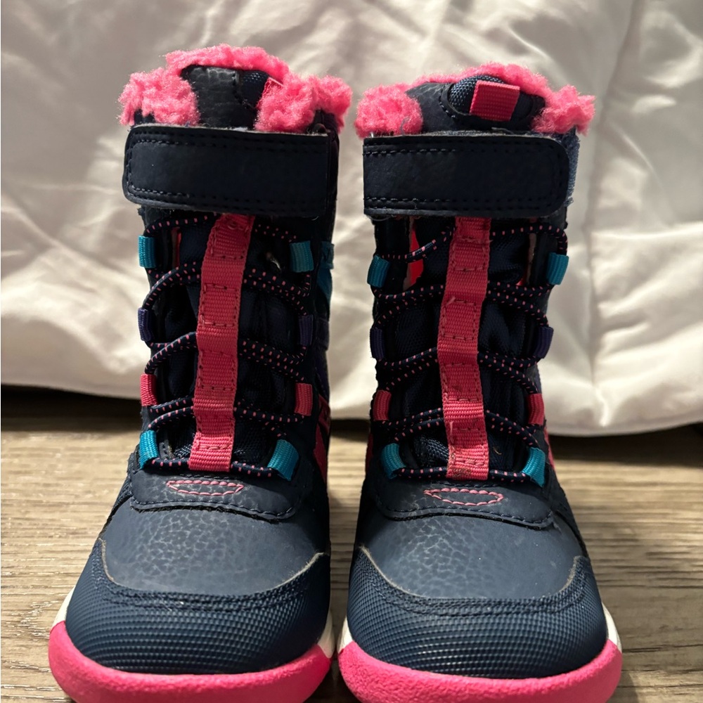 These are Merrell size 5 toddler girl snow boots. Worn one time. Darling !!!